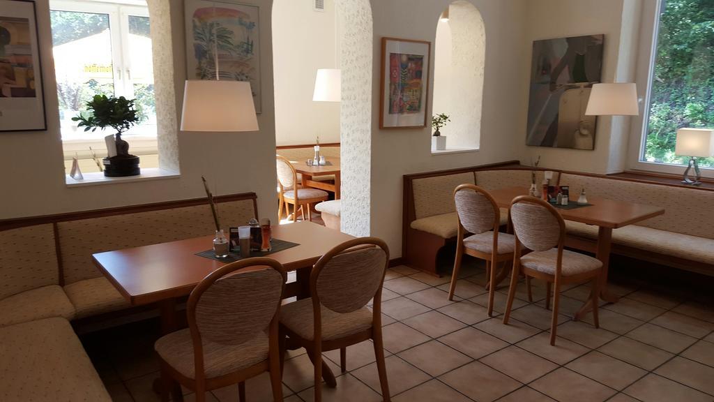 Hotel Bergische Schweiz Велберт Екстериор снимка