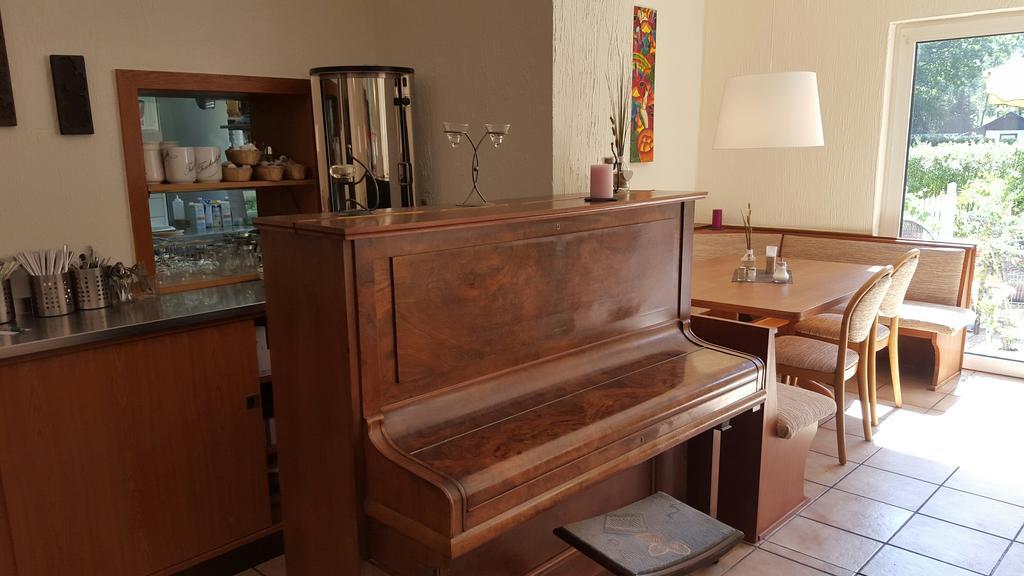 Hotel Bergische Schweiz Велберт Екстериор снимка