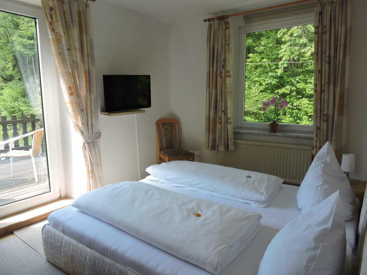 Hotel Bergische Schweiz Велберт Екстериор снимка